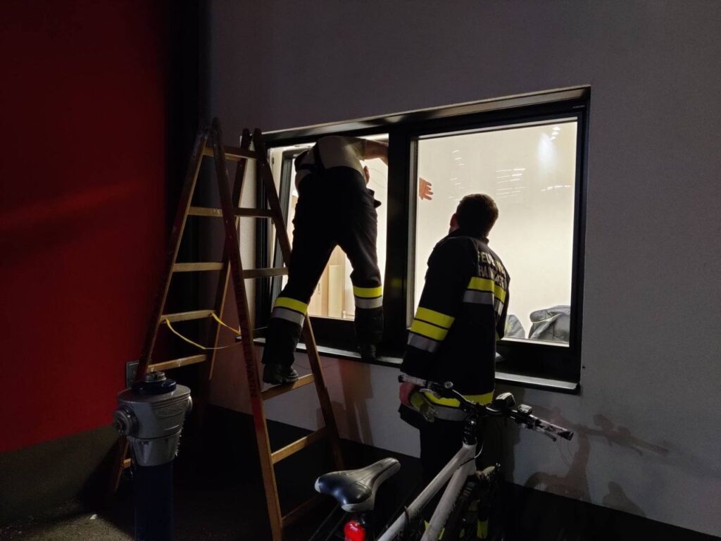 Übung - Fenster- und Türöffnung