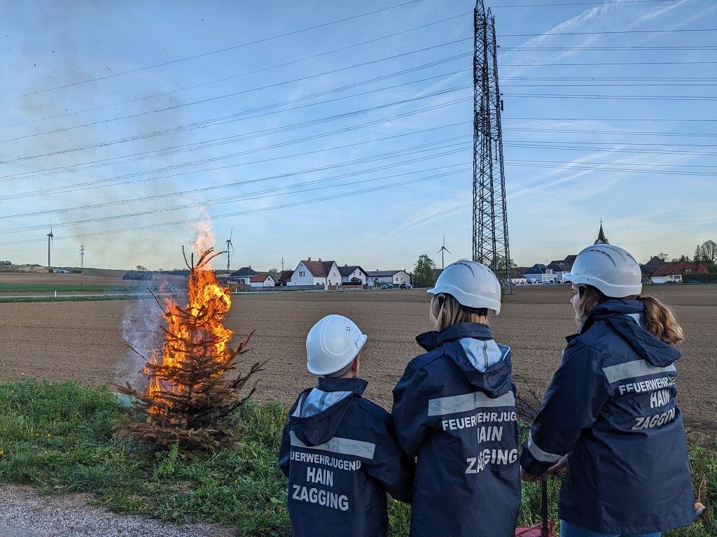 FJ-Übung mit Christbaumbrand