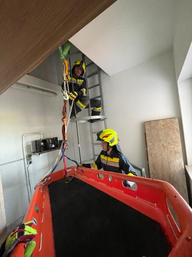 Zugsübungen – Rettungs aus Höhen und Tiefen